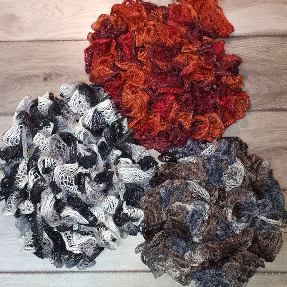 3 scarves - Picture 1 of 4